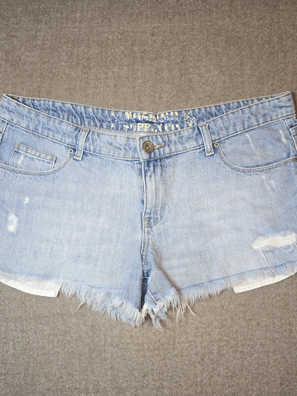 Vintage MOSSIMO Light Wash Distressed Denim Shorts with Frayed Hem No Tag Y2K